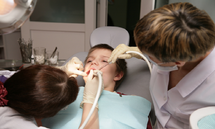 دندانپزشکی اطفال و کودکان